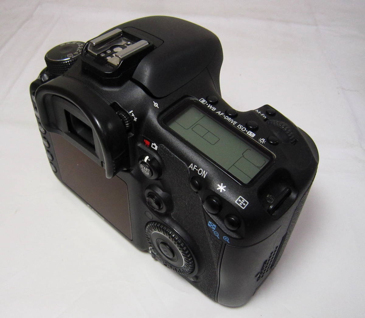 Canon EOS 7D ボディ &バッテリーグリップ BG-E6 (7D ガイドブックおまけ)