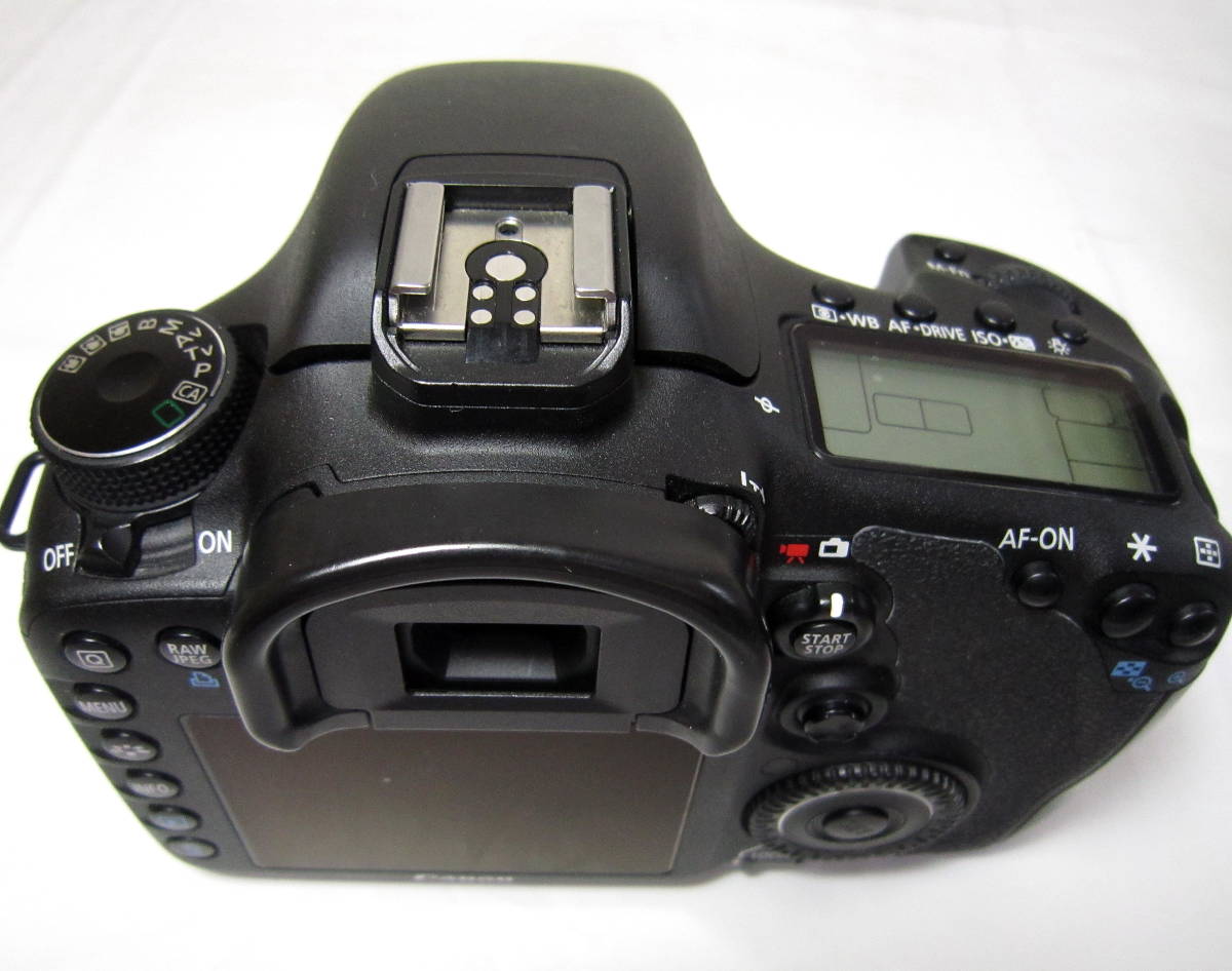 Canon EOS 7D ボディ &バッテリーグリップ BG-E6 (7D ガイドブックおまけ)