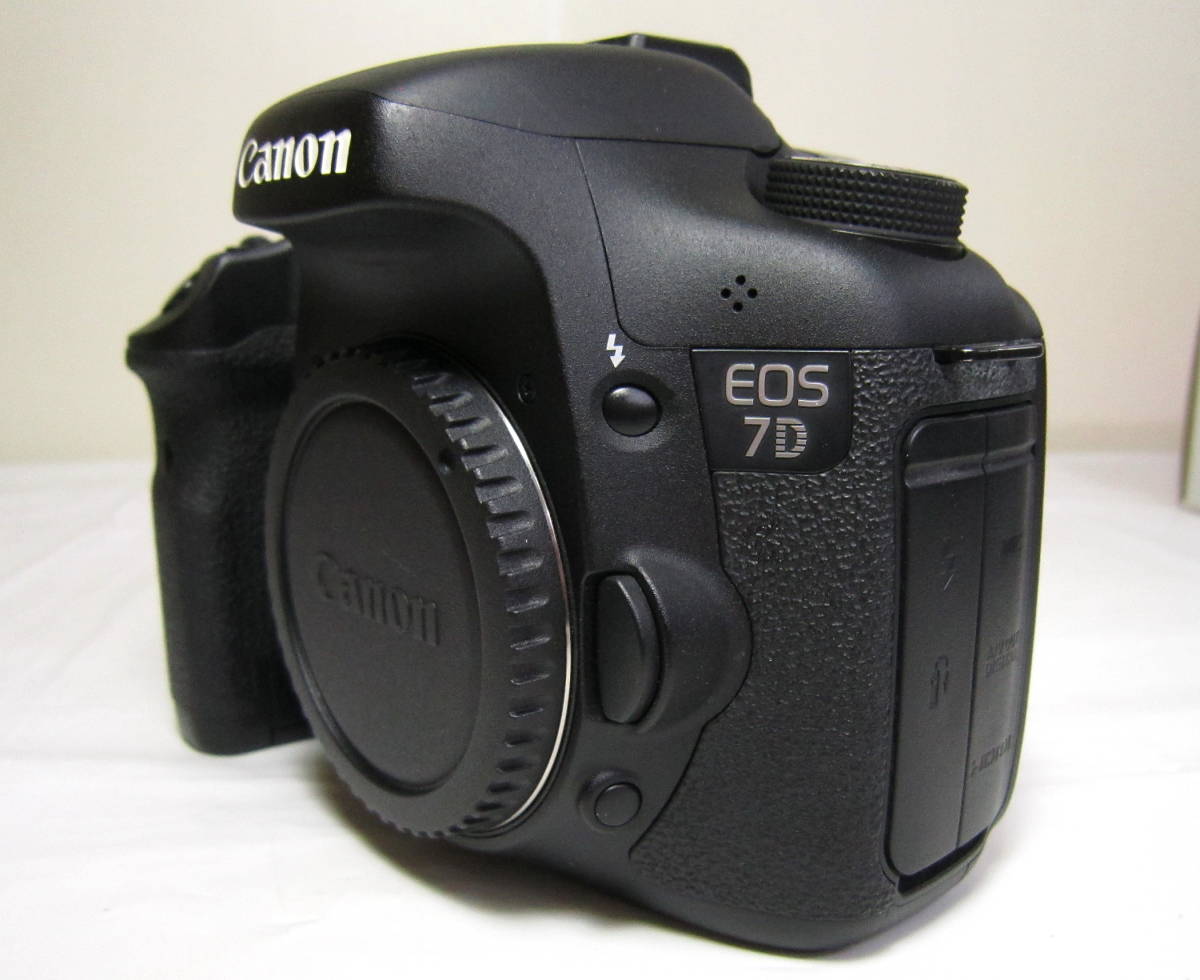 Canon EOS 7D ボディ &バッテリーグリップ BG-E6 (7D ガイドブックおまけ)