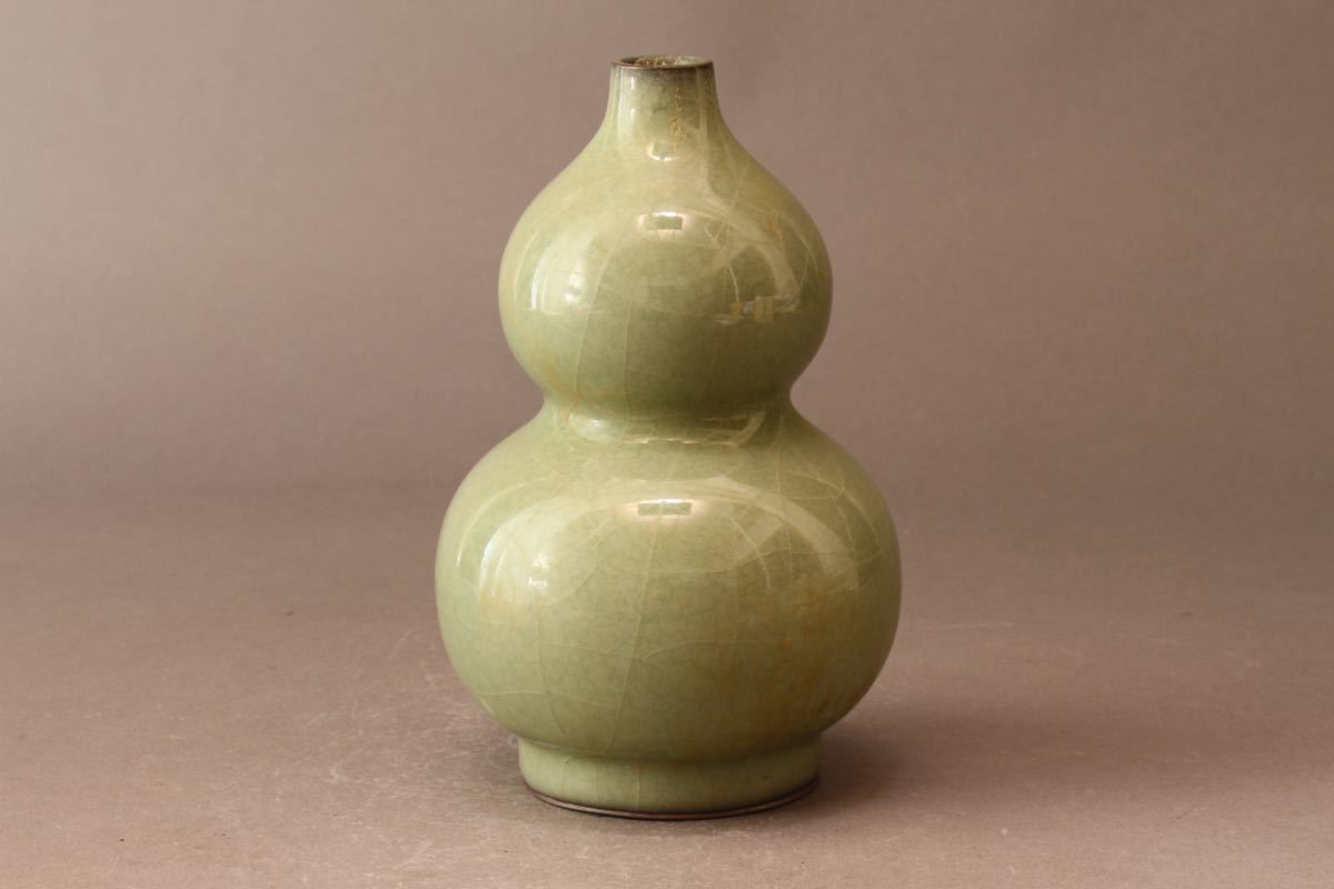 青磁 瓢箪型 花瓶 浮彫文様 陶芸 青磁 瓢箪型 花瓶 浮彫文様 陶芸 日本