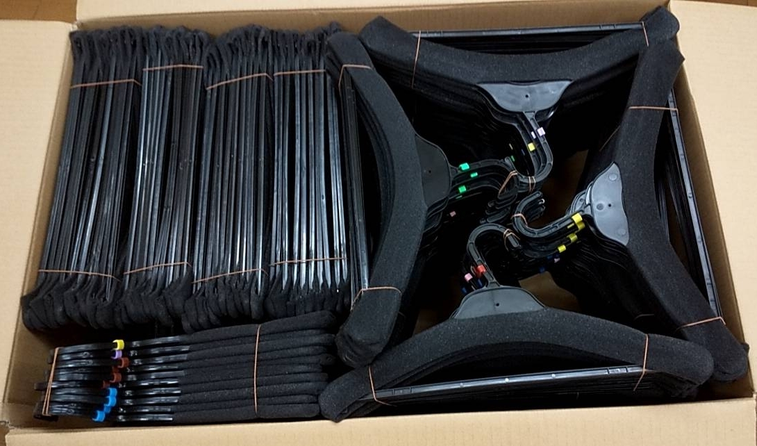 [34]送料無料(北海道・沖縄除く)【中古】プラスチック製ハンガー（ウレタンカバー付き）240本+数本│業務用│婦人用│レディース│大量_3