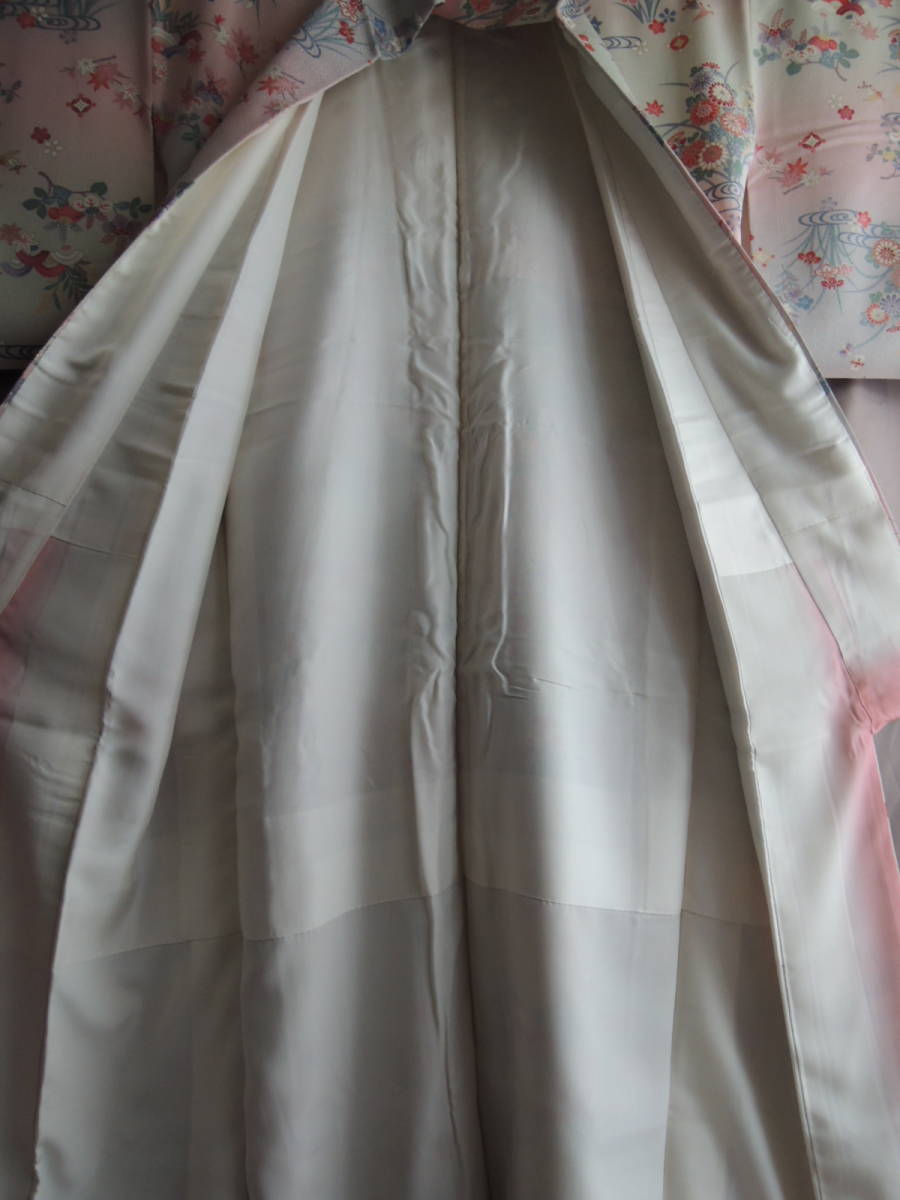 【正絹・宝・四季花・パステル調桜色暈し】丈159・未使用・美品 未使用 大島紬 正絹 身丈152cm 裄丈64cm 美
