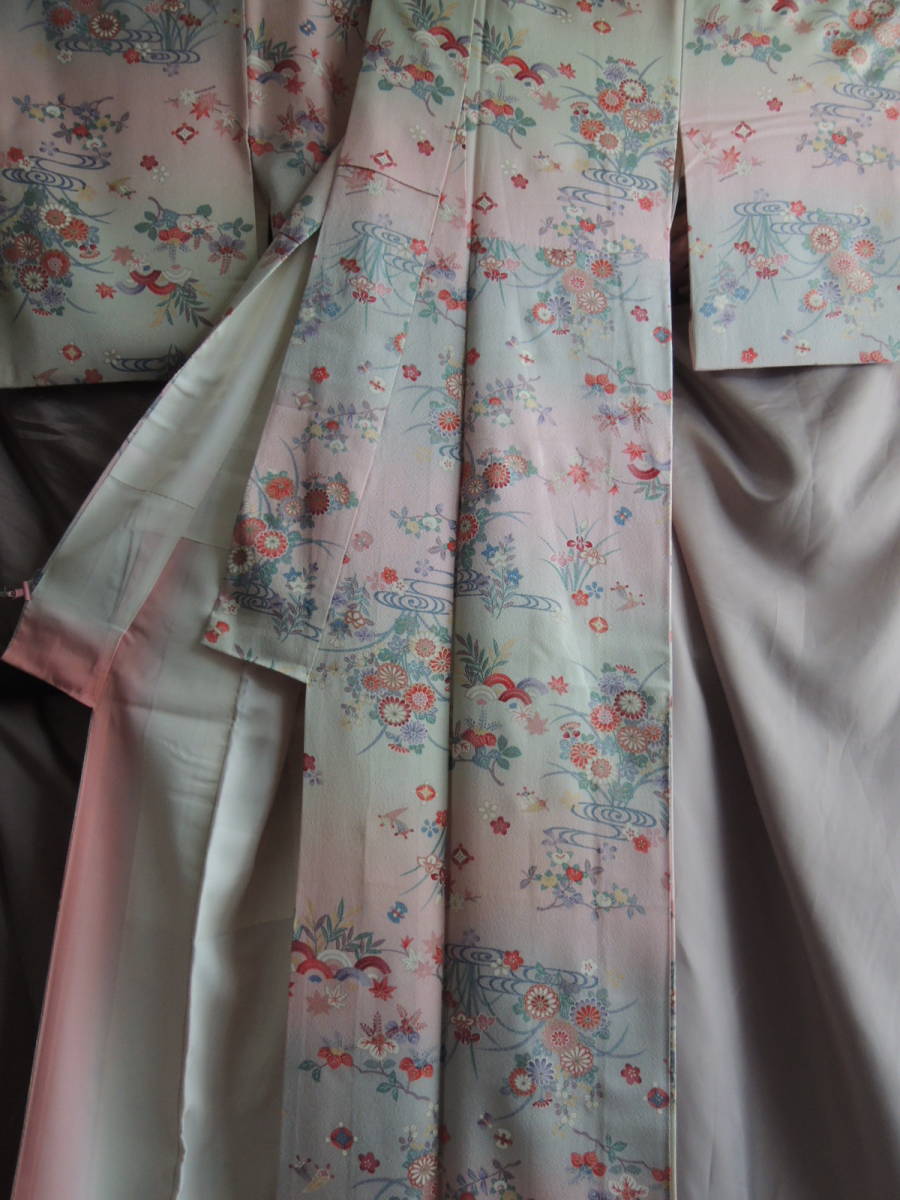 【正絹・宝・四季花・パステル調桜色暈し】丈159・未使用・美品 未使用 大島紬 正絹 身丈152cm 裄丈64cm 美