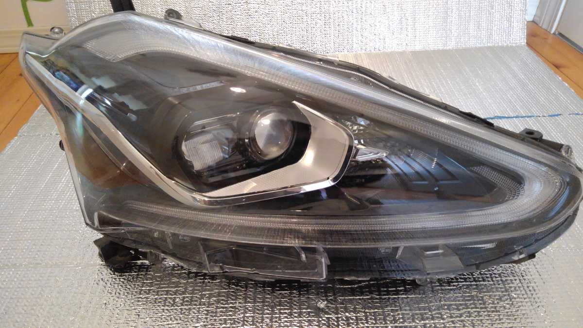 トヨタ　170系　シエンタ　前期　右ヘッドライト　純正LED_1