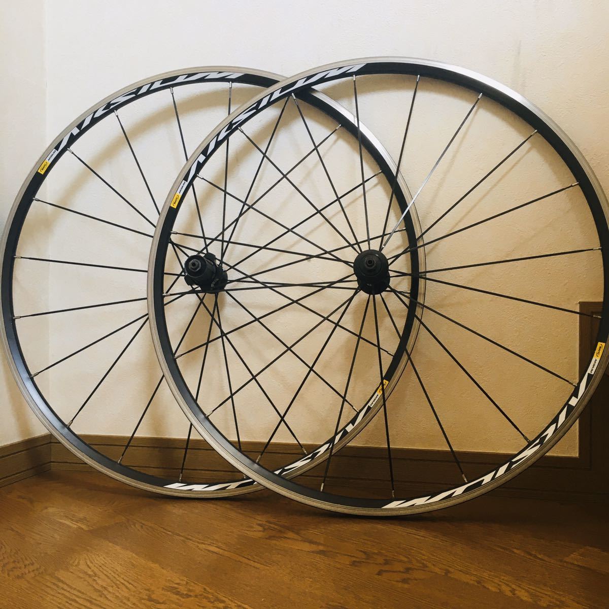 MAVIC AKUSIUM アクシウム 700C シマノ11s クリンチャー ホイール(27インチ、700C)｜売買されたオークション情報、yahooの商品情報をアーカイブ公開 - オークファン ホイール（完組、手組）