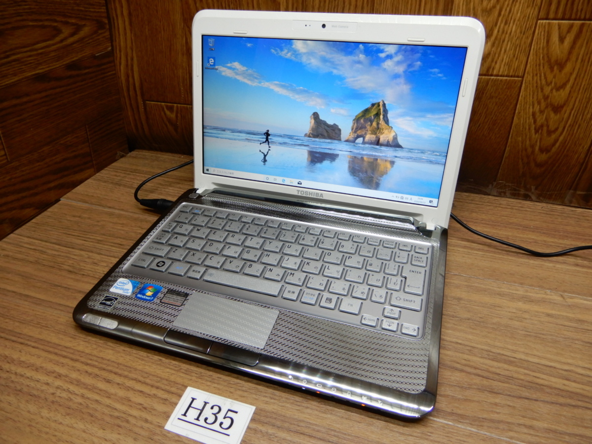 美品☆カメラ搭載☆Windows10-64bit☆無線LAN☆光沢（グレア）11.6 