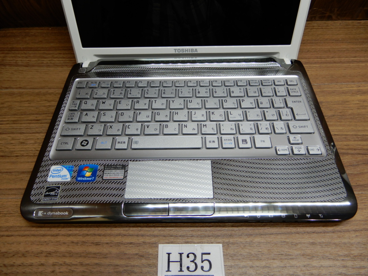 美品☆カメラ搭載☆Windows10-64bit☆無線LAN☆光沢（グレア）11.6 