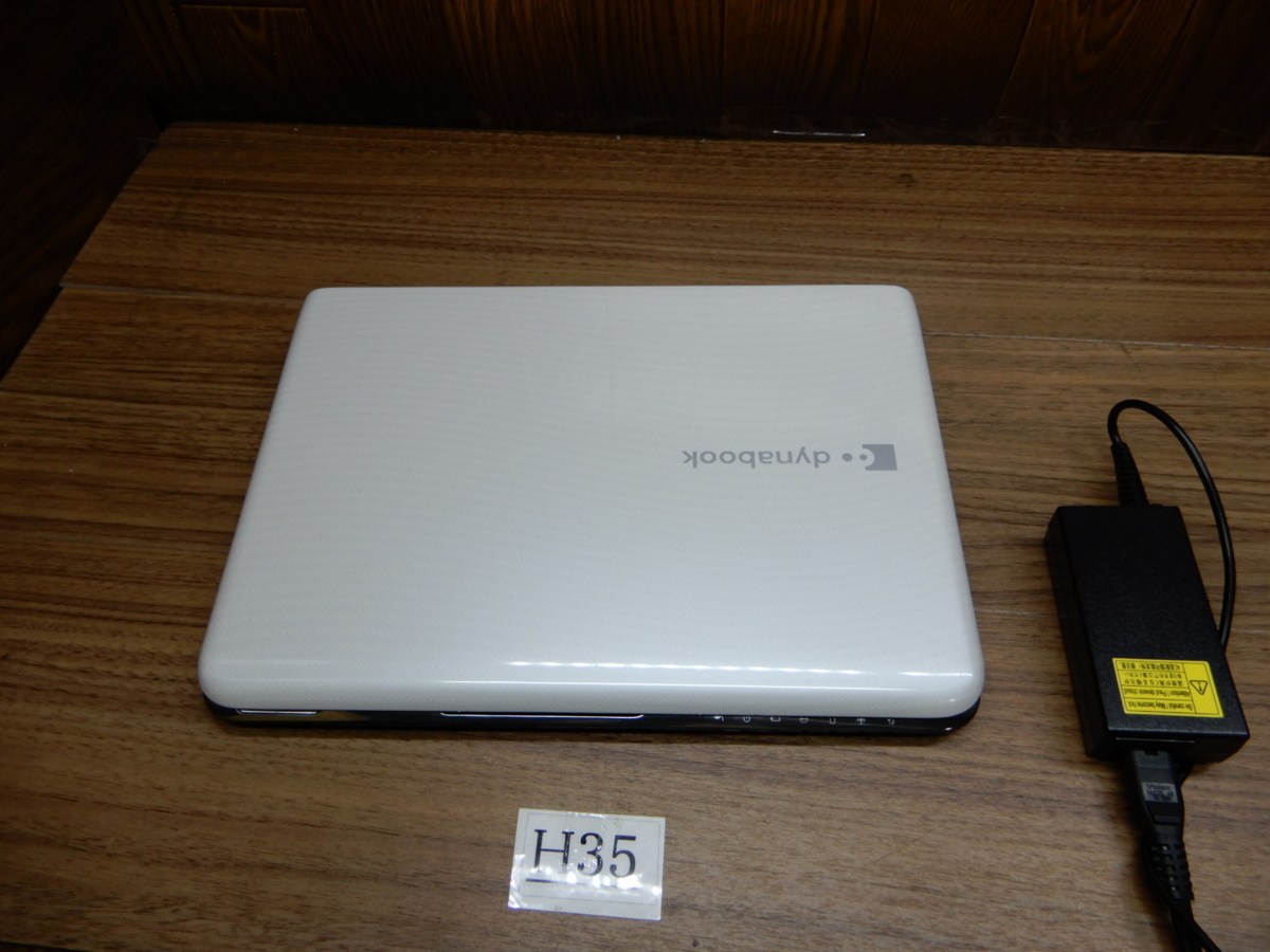 美品☆カメラ搭載☆Windows10-64bit☆無線LAN☆光沢（グレア）11.6 