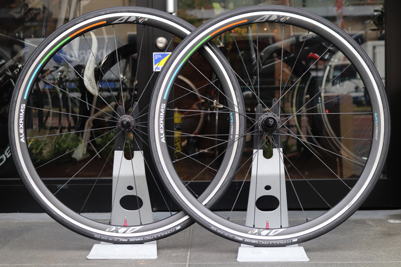 定番，格安 アレックスリムズ ALEXRIMS ALX473EVO アルミチューブレス ホイールセット シマノ11s リム幅17c 話題の逸品をチューブレス(27インチ、700C)｜売買されたオークション情報、yahooの商品情報をアーカイ ホイール（完組、手組）