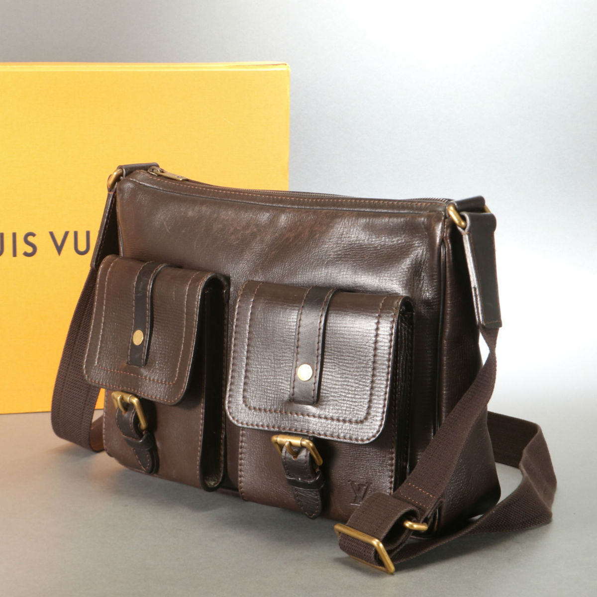 LOUIS VUITTON リポーター_タイガ⁄レザー⁄BLK⁄無地⁄⁄ ショルダーバッグ 