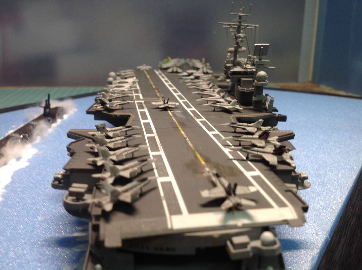 空母　キティホーク　1/700　プラモデル　ジオラマ アメリカ第7艦隊空母キティホーク。1/700電飾付きジオラマ仕立て - 1