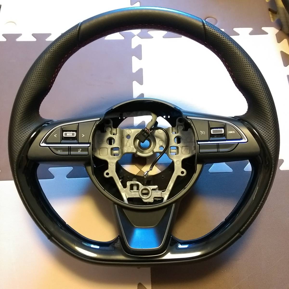 ★ZC33Sスイフトスポーツ純正レザーステアリングハンドル★赤ステッチ★JB64WジムニーJB74W ZC53S ZD83S ZD53S ZC13S ZC83S★皮 革 本革