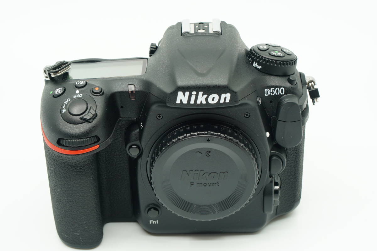 NIKON D500 ボディ 新品同様品 ショット数2882枚 予備純正バッテリー付