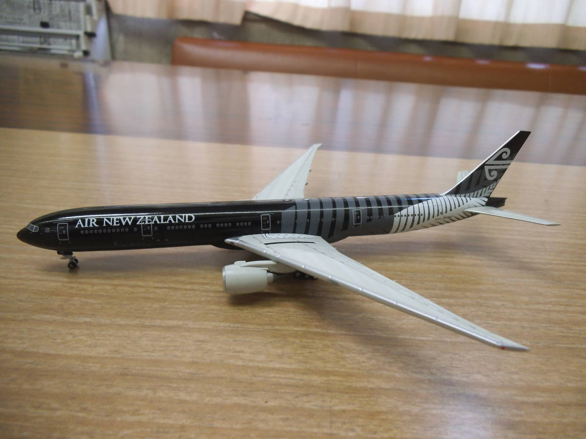 ヘルパウィングス 1/500 B747-400 ブリティッシュエアウェイズ G-BNLY