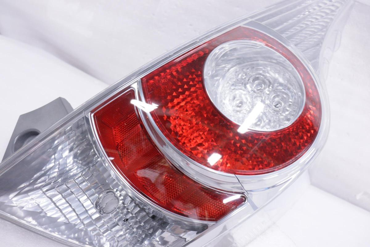 トヨタ 中期 アクア NHP10 テールランプ ユニット純正 中古品 トヨタ 中期 アクア NHP10 テールランプ ユニット純正 中古品