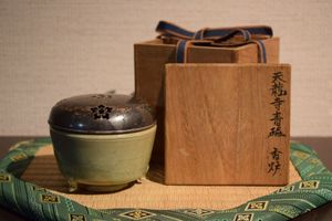 青磁 香炉のYahoo!オークション(旧ヤフオク!)の相場・価格を見る