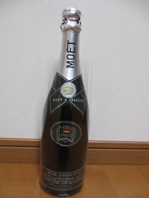 【幻のシャンパーニュ！】” シルヴァー・ジュビリー・キュヴェ ” １９７７　《モエ・シャンドン》【７５０ｍｌ】 750ml オーパスワン 未開栓OPUS １９７７ 《モエ・シャンドン》７５０ｍｌ 500ml