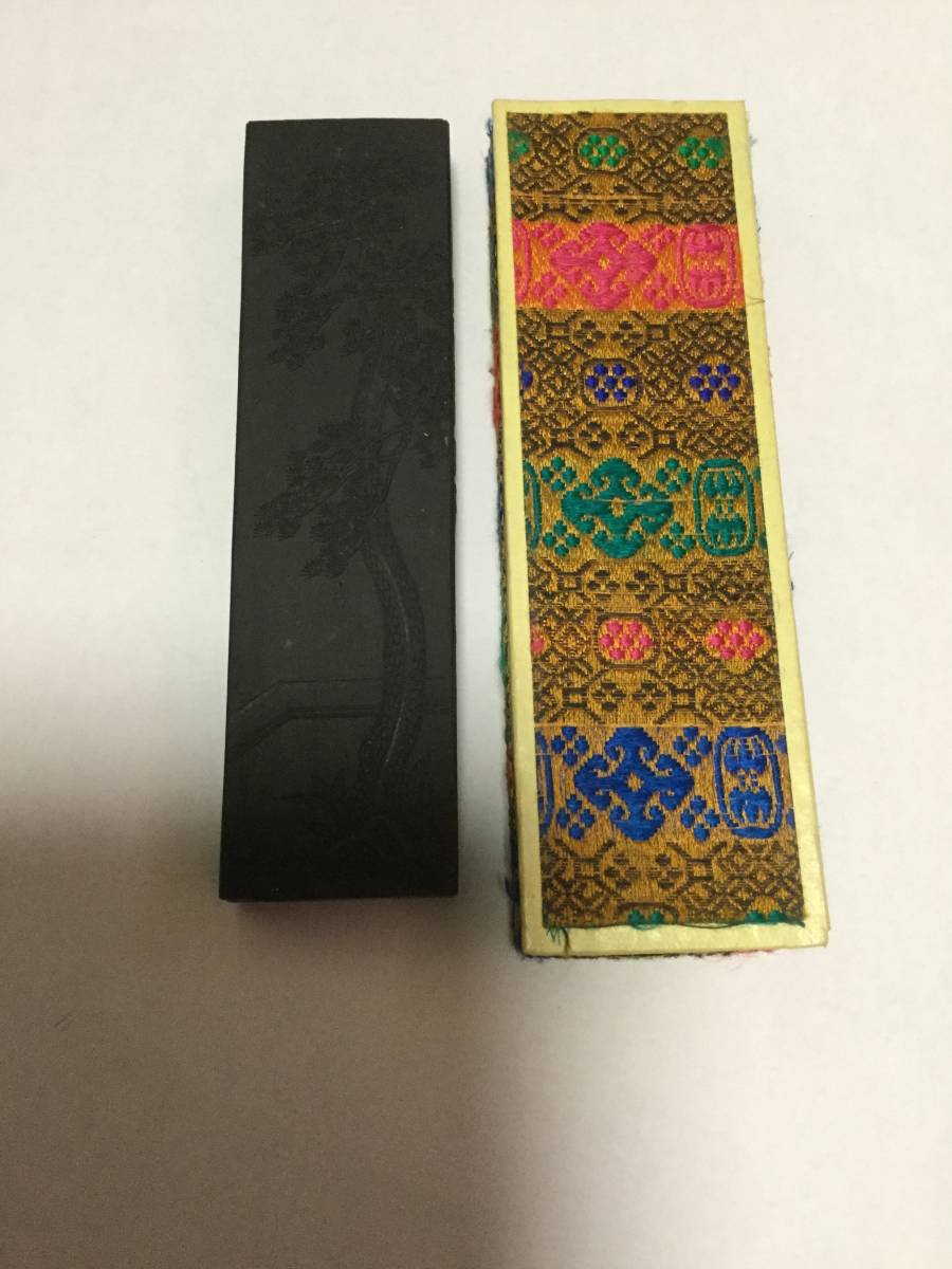 未使用)黄山松煙 136g 上海墨廠出品 中国 墨 書道 古墨 唐墨 文房四宝