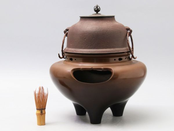 定番，HOT G340. 釜師 【畠春斎】・銅風炉師 【一ノ瀬宗辰】鋳銅 切合