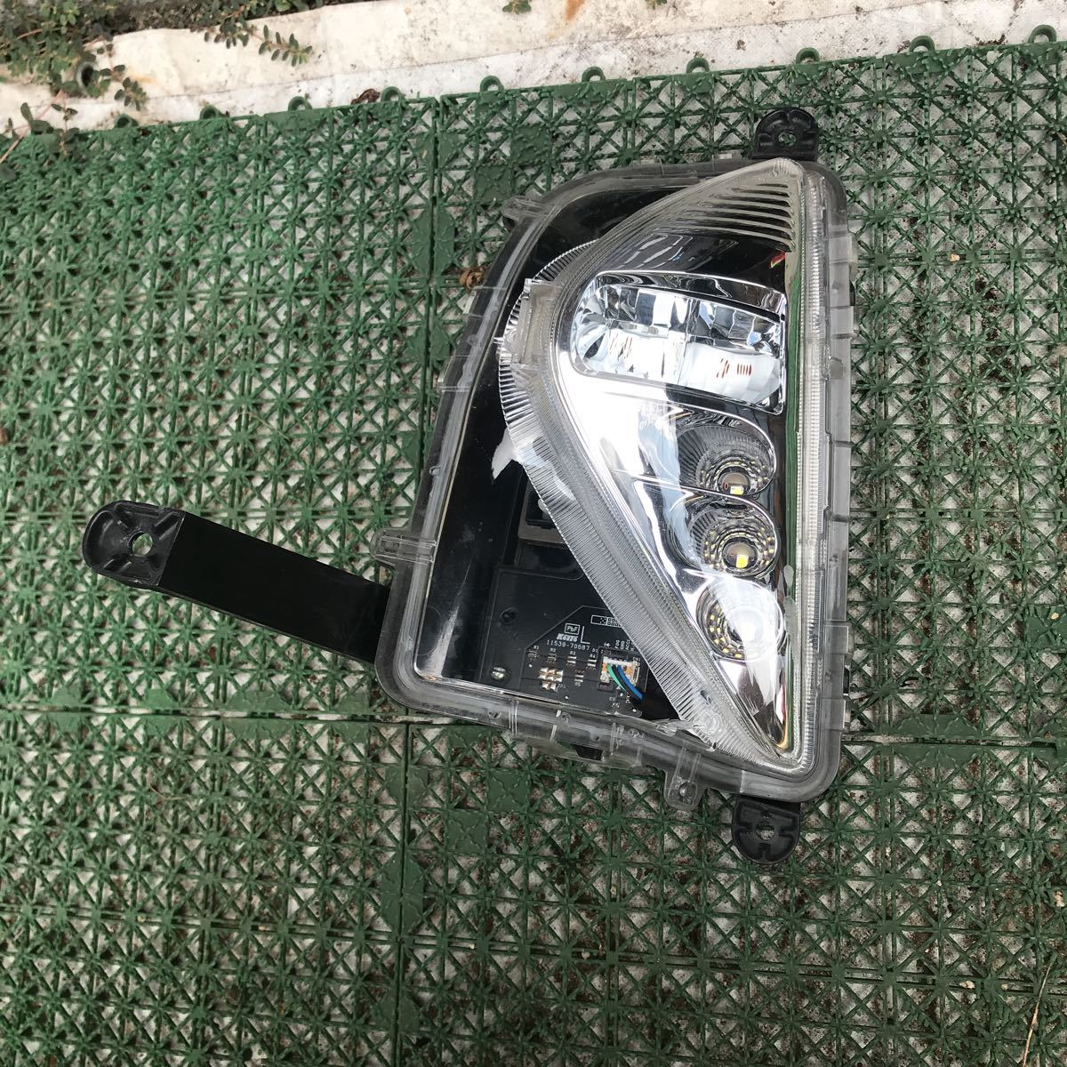 プリウス ZVW50 前期 フォグランプ 左 左側 助手席 LED koito 47-83 