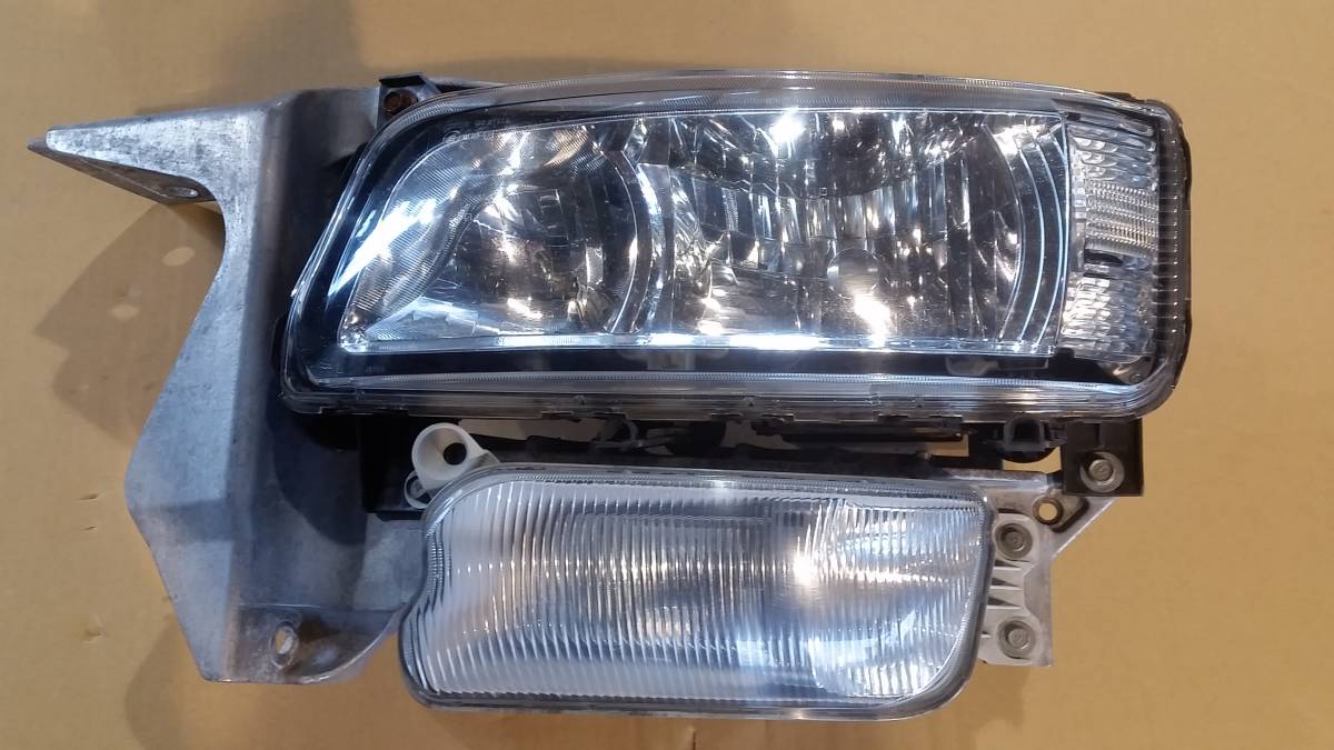 新作入荷，品質保証 三菱 ふそう スーパーグレート HID ヘッドライト 左側 R2-7-27(ヘッドライト)｜売買されたオークション情報、yahooの商品情報をアーカイブ公開 - オークファン ライト