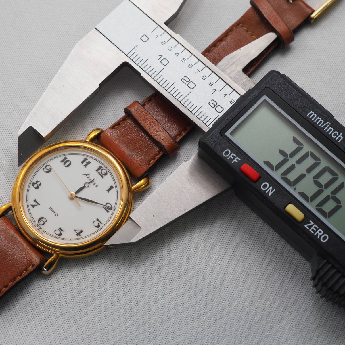 動作品 セイコーSEIKO AVENUE 5P31-6020 耐磁 アラビア数字 30mm 薄型 