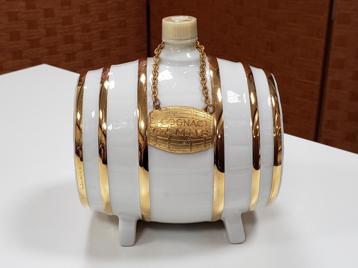 限定SALE，高品質 古酒 カミュ CAMUS ナポレオン Napoleon 樽型陶器 ブランデー コニャック 700ml/40% 1020g sk596(カミュ)｜売買されたオークション情報、yahooの商品情報をアーカイブ公開 - オークファン コニャック