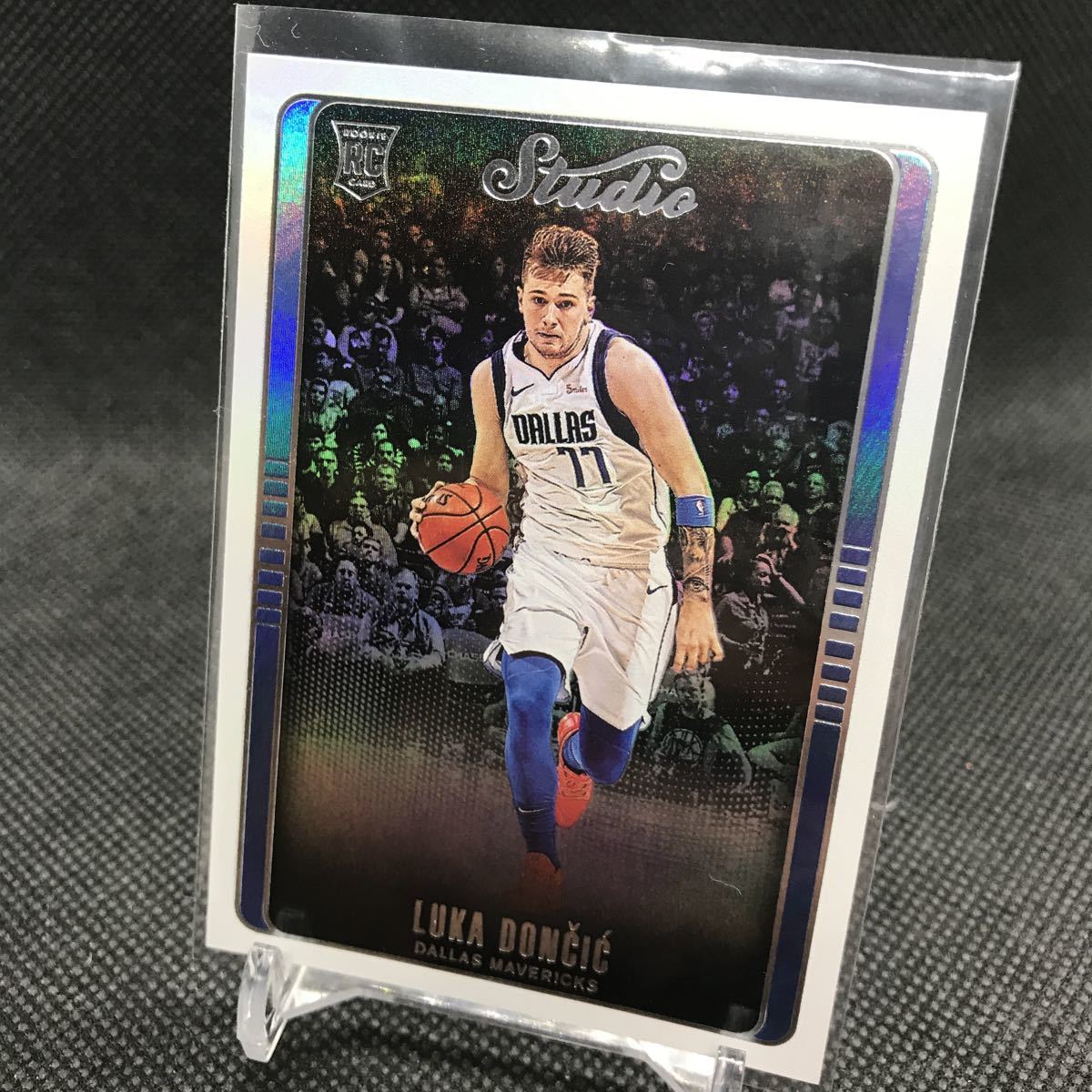 Luka 2018-19 Panini Doncic Prizm RC Red White Blue refractor 