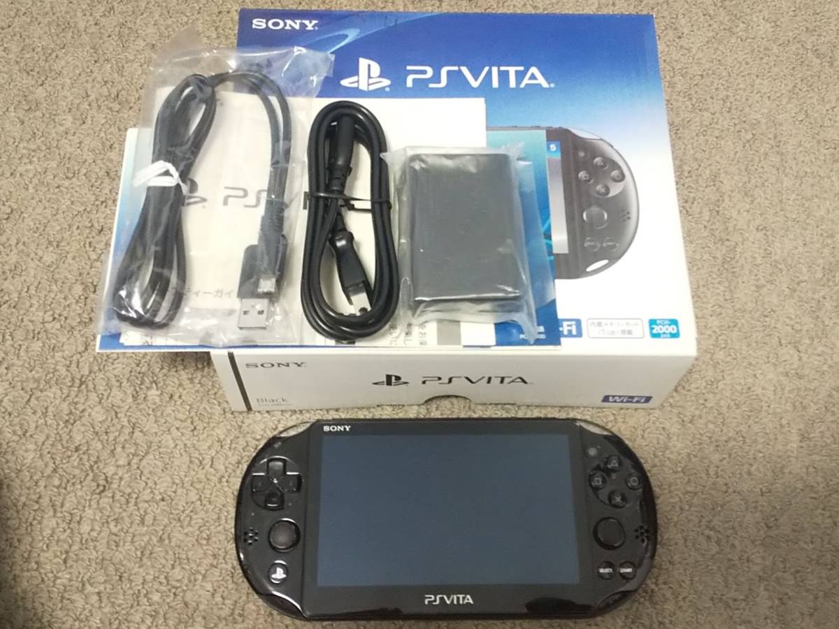 PS VITA PCH-2000 ZA11☆メモリーカード8GB、外箱、ケーブル類付属