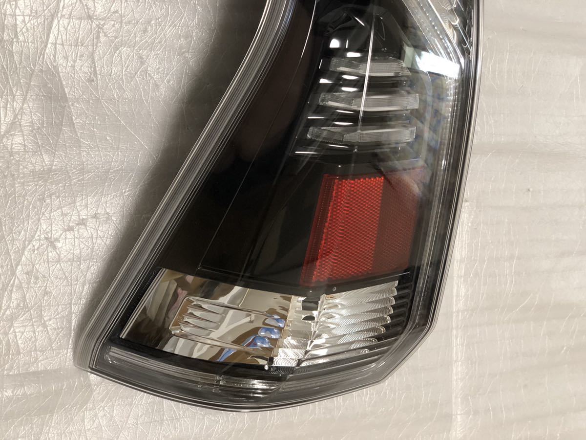 セレナ C27 c27 左 左テールランプ ハイウェイスター テールランプ