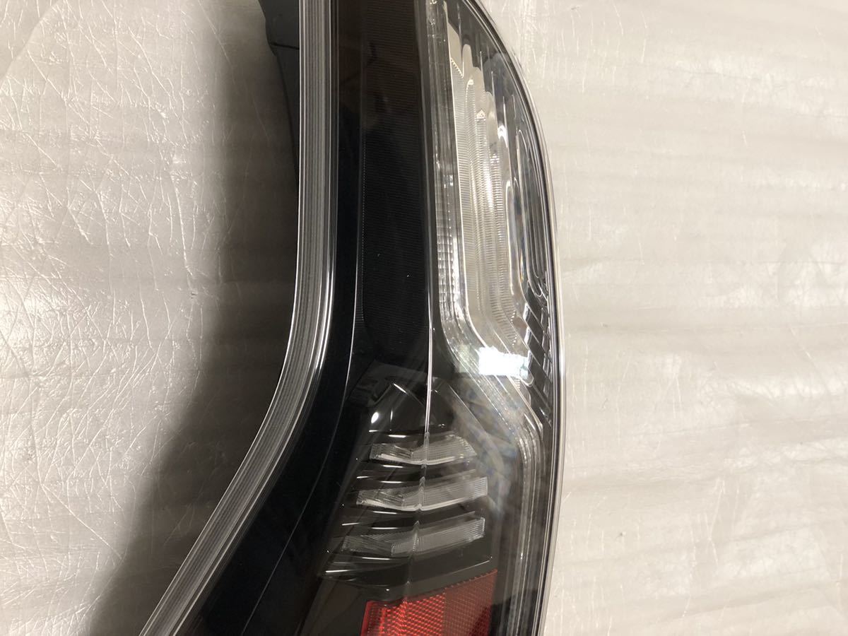 セレナ C27 c27 左 左テールランプ ハイウェイスター テールランプ