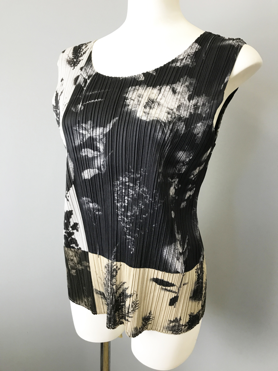 買い専門店 ☆中古品☆ISSEI MIYAKE PLEATS PLEASE ノースリーブ