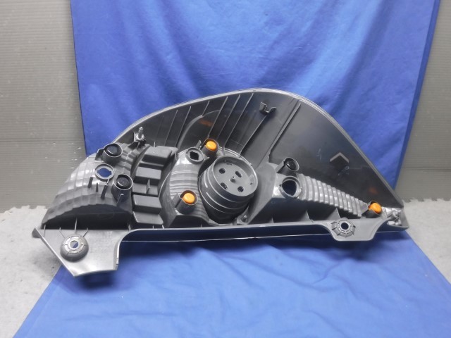 アクア NHP10 トヨタ 前期 右テールランプ LED 右 純正 STANLEY