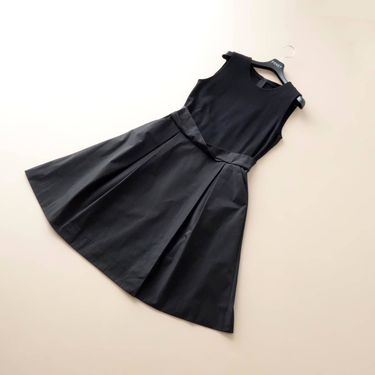 FOXEY リボンドレス　ワンピース　38 黒 ノースリーブ ブラックNY □FOXEY NY□ 42 ウエストクロス ブラックワンピース フォクシー
