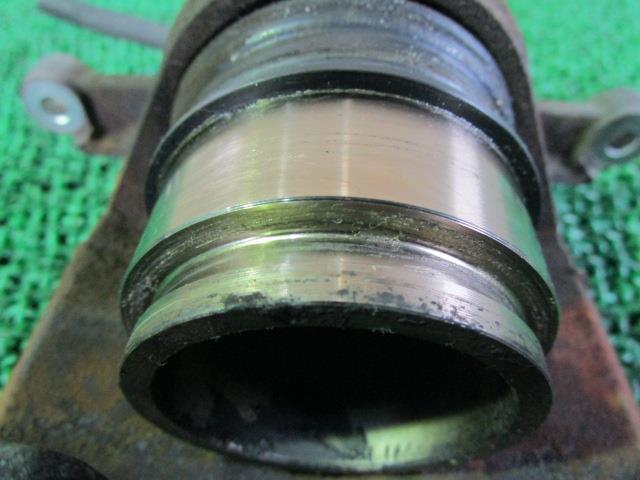 ノア AZR65G 左フロントキャリパー 47750-44021 /34027