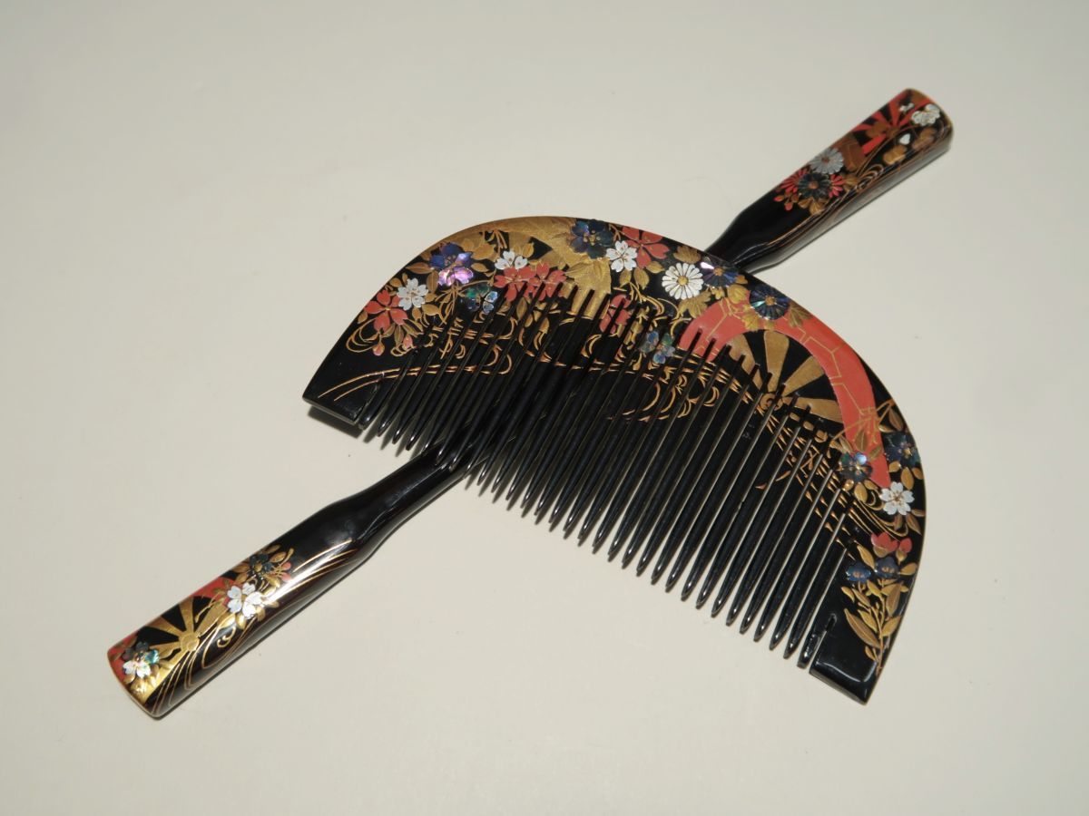 お得，送料無料 □和装品03 螺鈿金蒔絵 古い櫛・笄□髪