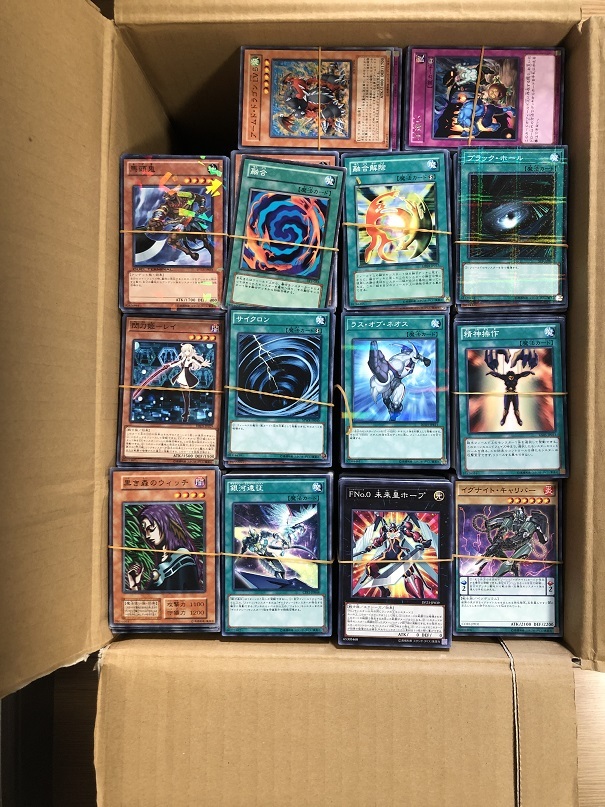 遊戯王 大量 まとめ売り 約8000枚 引退品 遊戯王高額ノーマルカードの