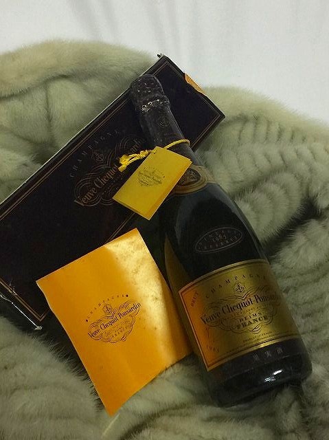  未開栓 お家時間に クリスマスに Veuve Clicquot ponsardin 1983 ヴーヴ クリコ ポンサルディン ブリュット(アルコール)｜売買されたオークション情報、yahooの商品情報をアーカイブ公開 - オークファ その他