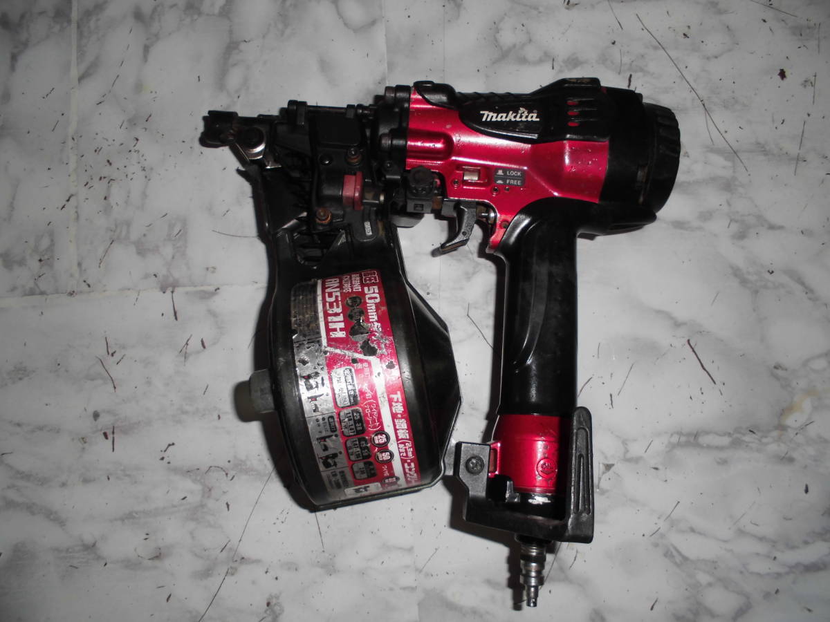高圧エア釘打ち機 AN531H - メルカリ マキタ 中古☆マキタ(makita 