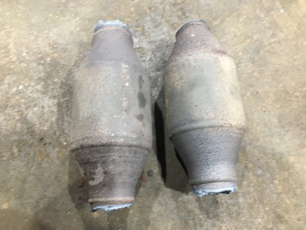 トヨタ GD8 触媒 2個セット
