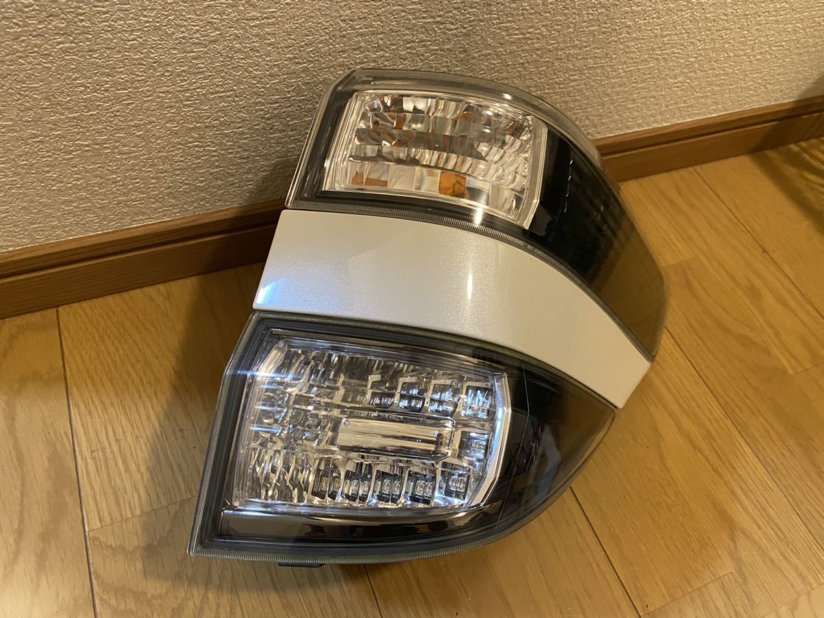 車 20 後期 ヴェルファイア 純正 テール 左 ガーニッシュ 側 点灯確認