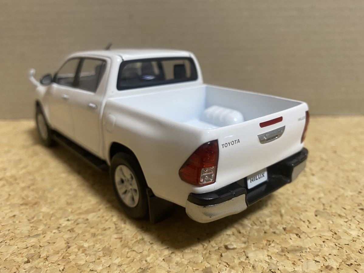 定番，新作登場 トヨタ ハイラックスミニカー カラーサンプル スーパー
