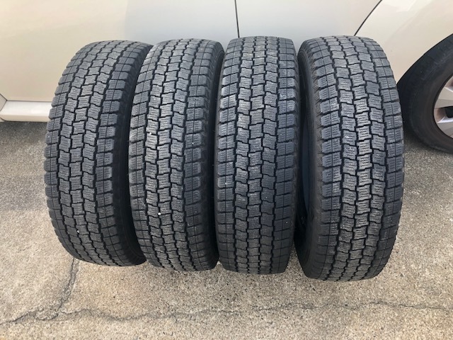 中古 ハイエース/キャラバン等に、195/80R15、スタッドレスタイヤ 4本