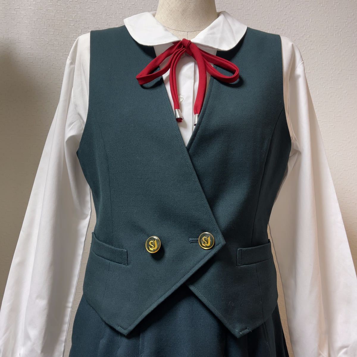 コスプレ衣装　三重　☆ セントヨゼフ女子学園　セントヨゼフ　冬服　旧　貴重　落ち着いたクリスマスカラー　ヨゼフ 三重県 本校の夏服は、高校生は白のセーラー、中学生はチェックのワンピース コスプレ衣装&frasl;三重&frasl;セントヨゼフ女子学園高校&frasl;夏服&frasl;制服&frasl;セントヨゼフ セントヨゼフ女子学園中学校 ワンピース・スクールバッグ セントヨゼフ女子学園、制服にスラックスを採用：中日新聞Web