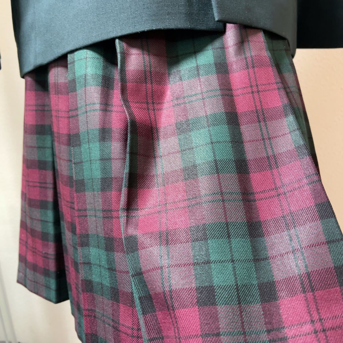 コスプレ衣装　三重　☆ セントヨゼフ女子学園　セントヨゼフ　冬服　旧　貴重　落ち着いたクリスマスカラー　ヨゼフ 三重県 本校の夏服は、高校生は白のセーラー、中学生はチェックのワンピース コスプレ衣装&frasl;三重&frasl;セントヨゼフ女子学園高校&frasl;夏服&frasl;制服&frasl;セントヨゼフ セントヨゼフ女子学園中学校 ワンピース・スクールバッグ セントヨゼフ女子学園、制服にスラックスを採用：中日新聞Web