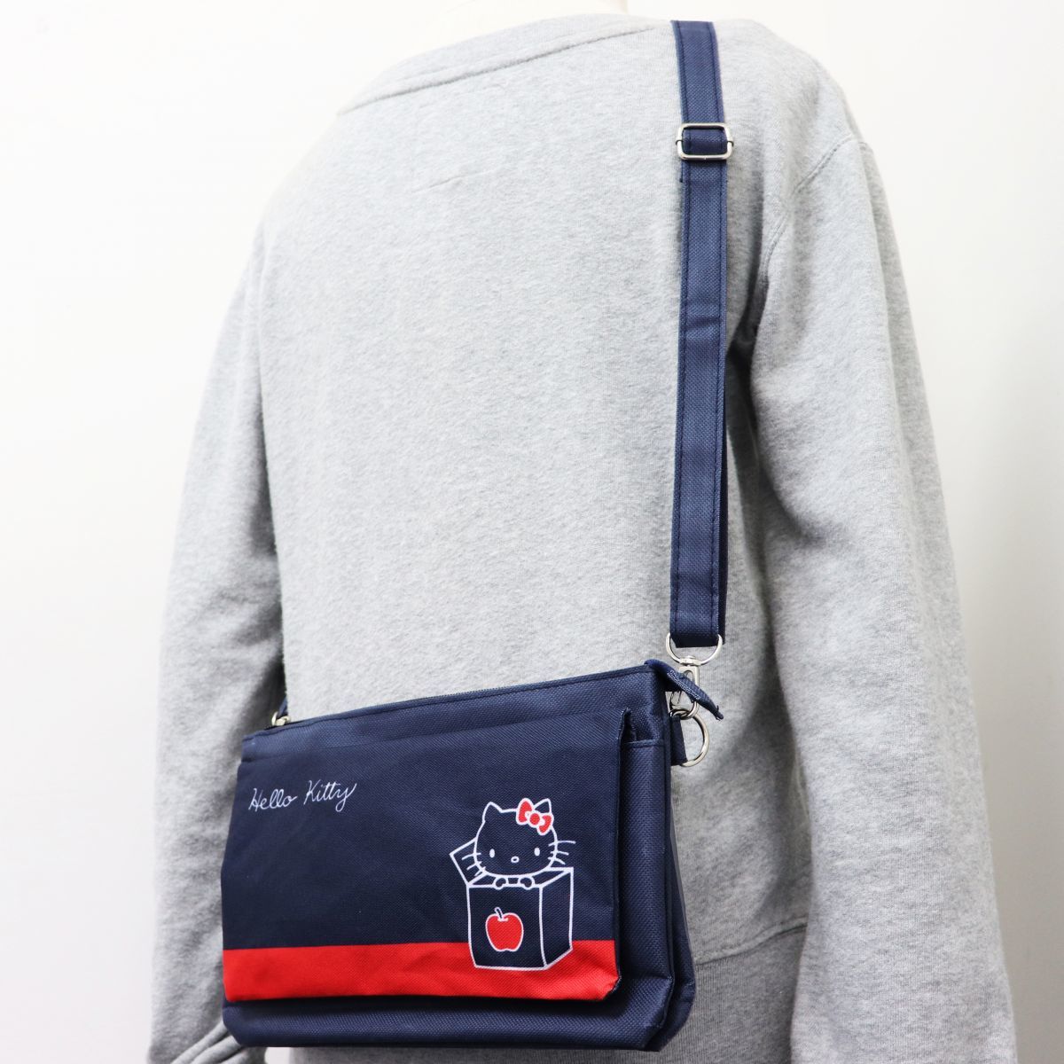 送料390円可能商品 ハロー キティ HELLO KITTY 2WAY ななめ掛け サコッシュバッグ クラッチバッグ 鞄 BAG 紺 ...