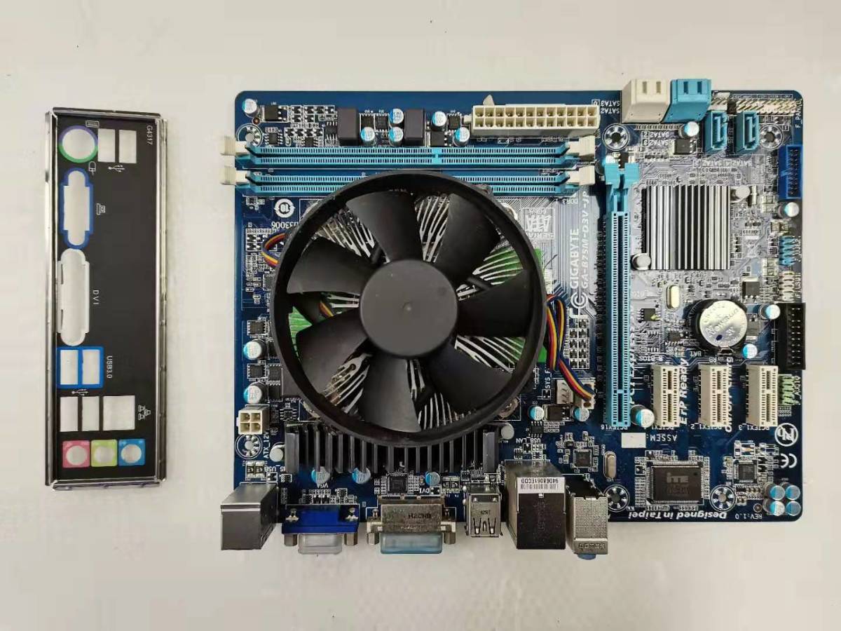 【中古パーツ】BIOS確認のみ、 GIGABYTE GA-B75M-D3V-JP マザーボード LGA1155 ■MB112