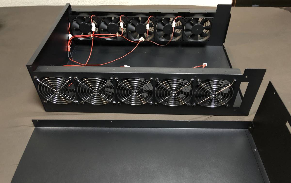 グラボが9枚挿せる仮想通貨マイニング向けベアボーン 税込み24万8800円 マイニング