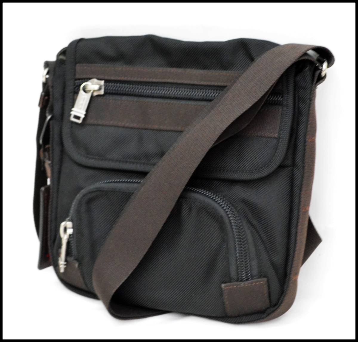 美品 トゥミ TUMI 69305HKO ショルダーバッグ ブラックxブラウン 斜め 