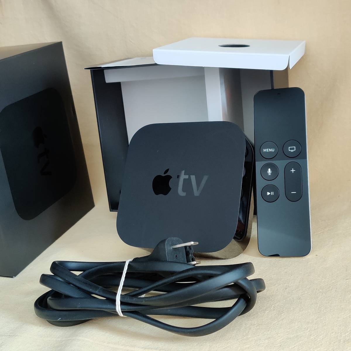 3VGXH8】 APPLE TV 第4世代 64GB 本体 リモコン 電源ケーブル 箱 Apple